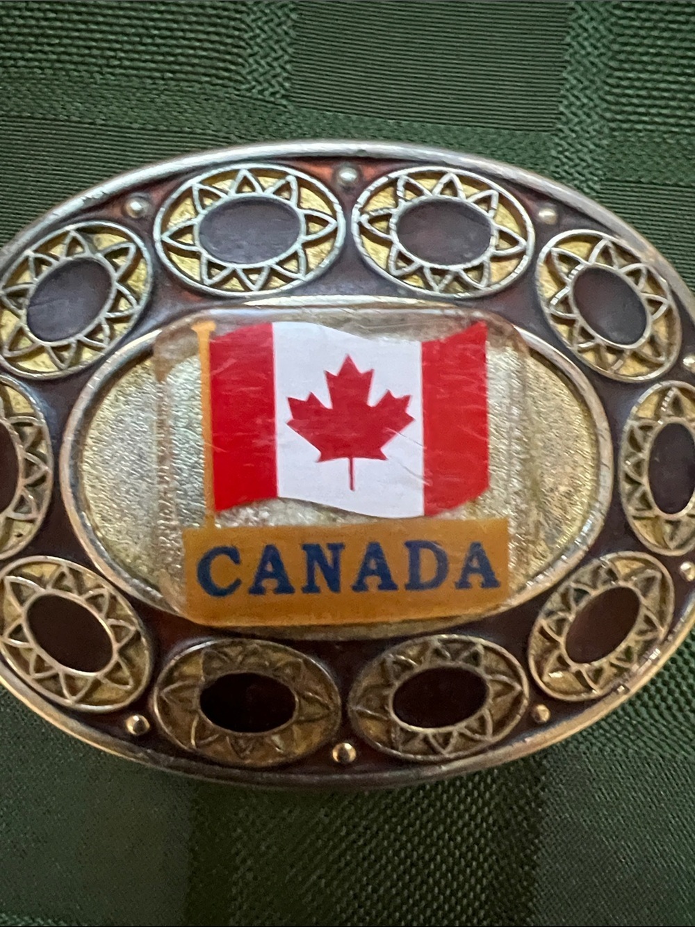 Canada Flag Oval Belt Buckle - Gold & Red - Picture 2 of 6
